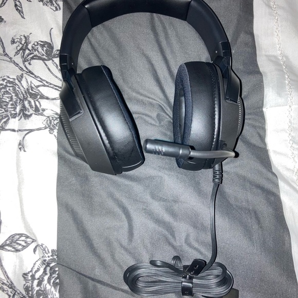 Gaming Headphones BRAND NEW wires never even uncoiled , $69.99 in store - Picture 1 of 6